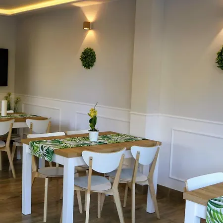 Gosciniec Przy Spacerowej 게스트하우스 3*